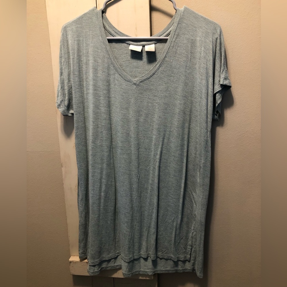SALE 🎉 4 For $10 🎉 St Tropez West Women’s Medium V-Neck Short Sleeve Blouse
